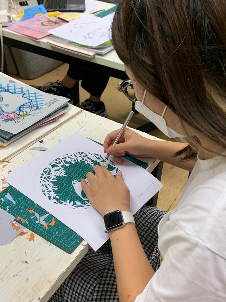 Students are participating in a paper cutting workshop.